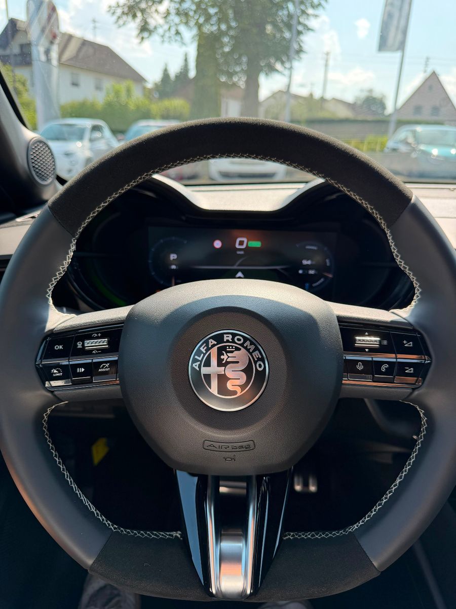 Fahrzeugabbildung Alfa Romeo Junior Elettrica 115 kW Sport Speciale