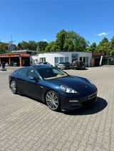 Porsche Panamera 4 - Porsche in Marl