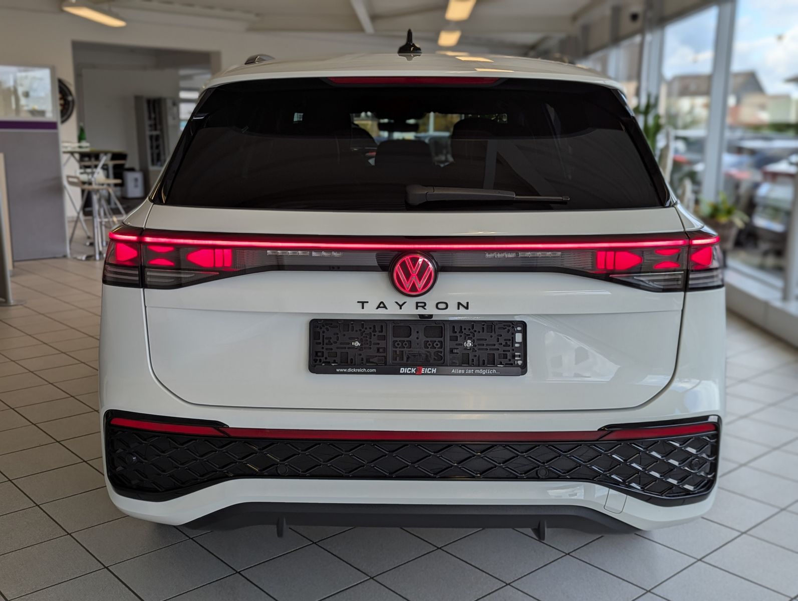 VW Tayron 2.0 R-Line Leder Launch Pano Black AHK 20 - Image 6