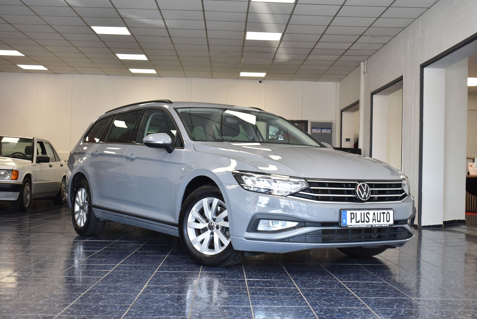 Volkswagen Passat - 1