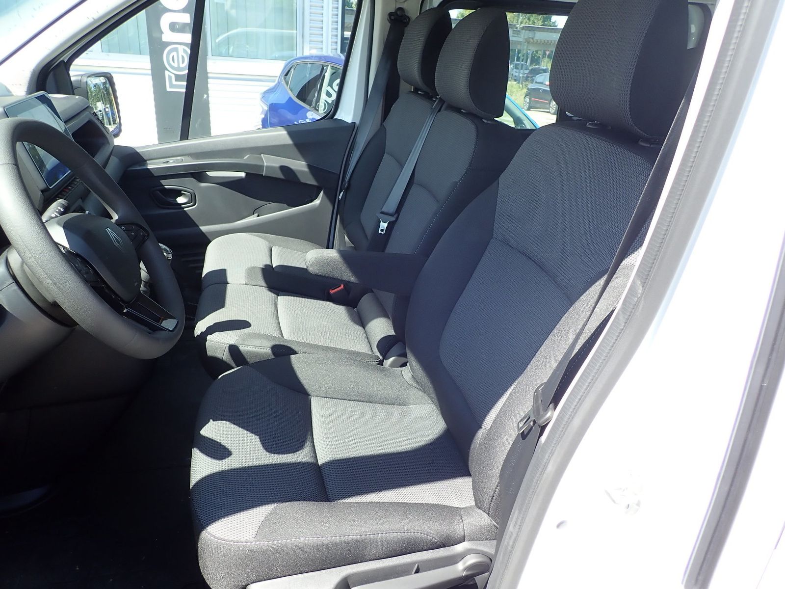 Fahrzeugabbildung Renault Trafic Pkw Grand Authentic Blue dCi 110 MY25