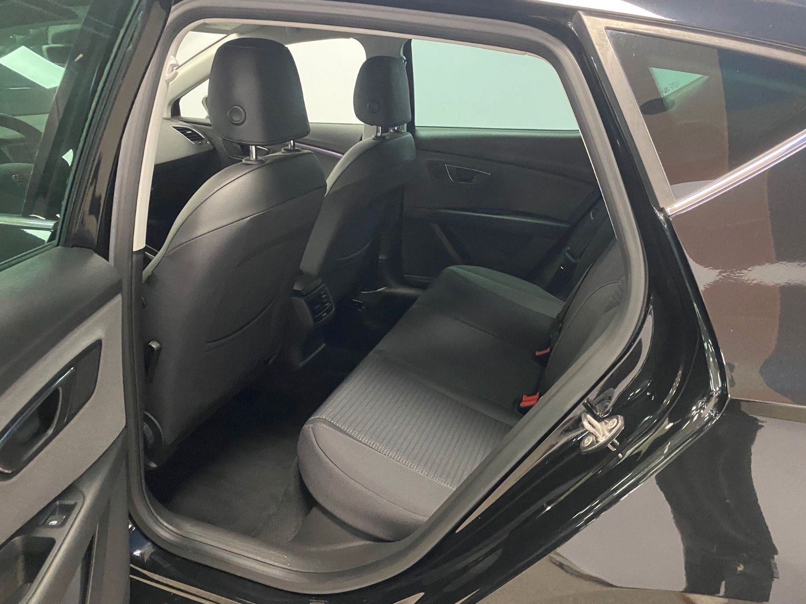 Fahrzeugabbildung SEAT Leon 1.4 TSI Start&Stop Xcellence+NAVI+LED+SHZ++