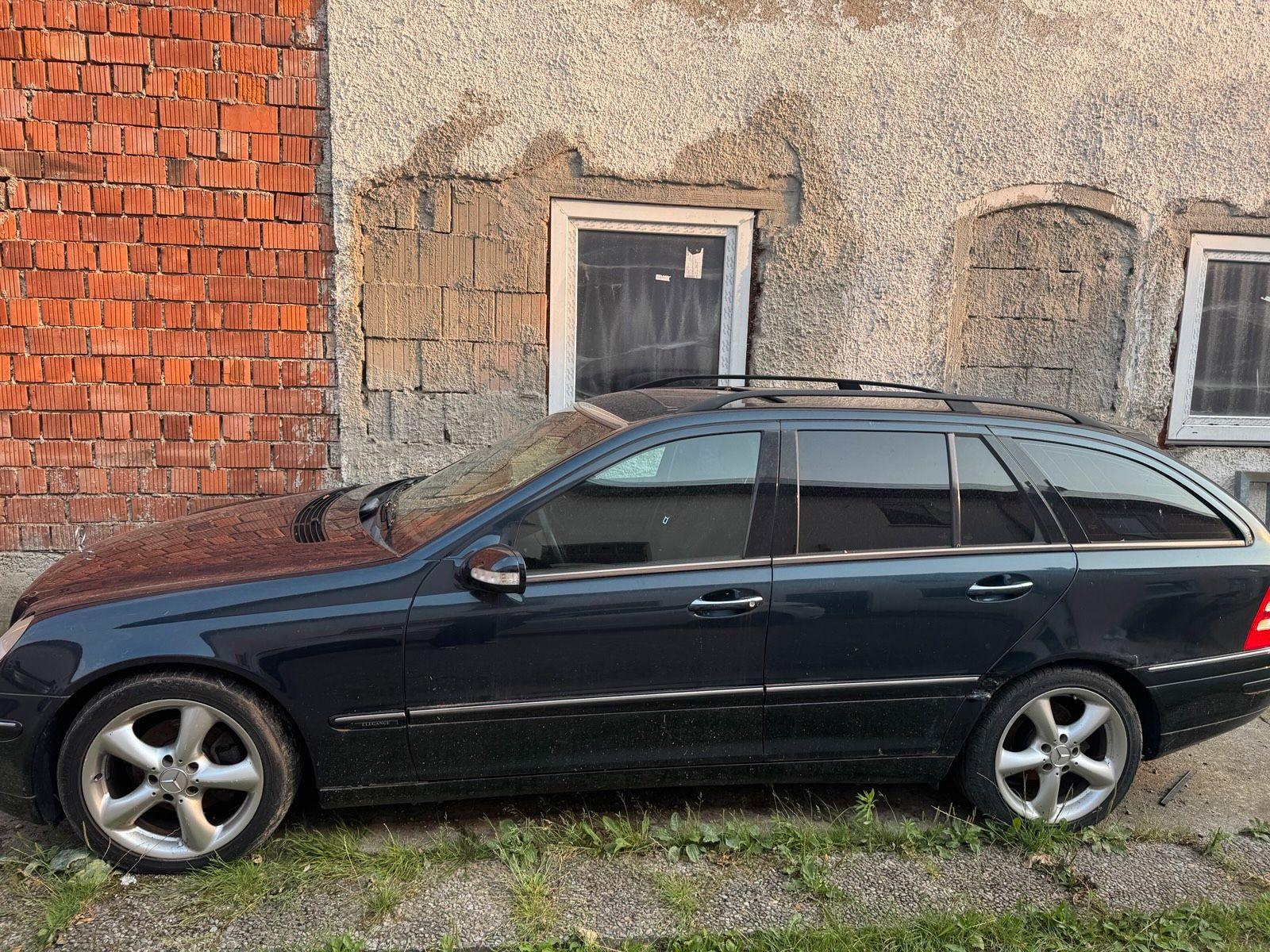 Mercedes-Benz C200 2004 — салон