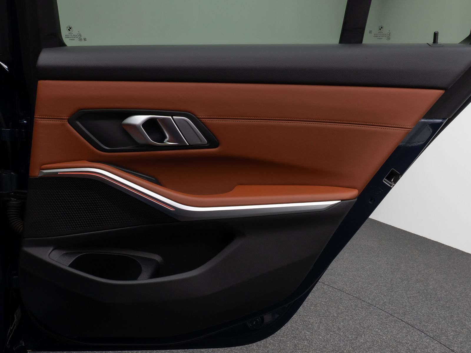 Fahrzeugabbildung BMW 330e xD Luxury Line Panorama HUD Individual Voll