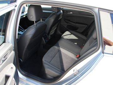 Volkswagen Golf VIII Variant 1.5 eTSI Style DSG Matrix LED