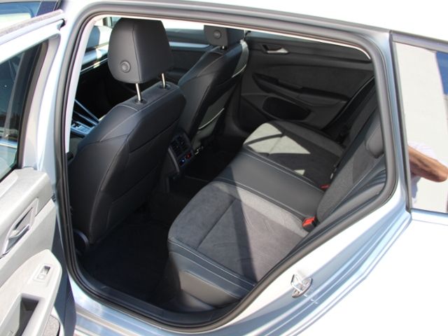 Volkswagen Golf VIII Variant 1.5 eTSI Style DSG Matrix LED