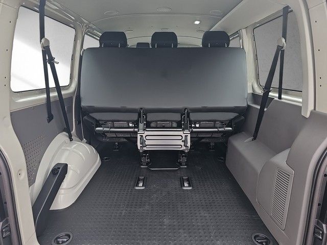 Fahrzeugabbildung Volkswagen T6.1 Transporter TDI Kombi 9 Sitzer Klima, PDC