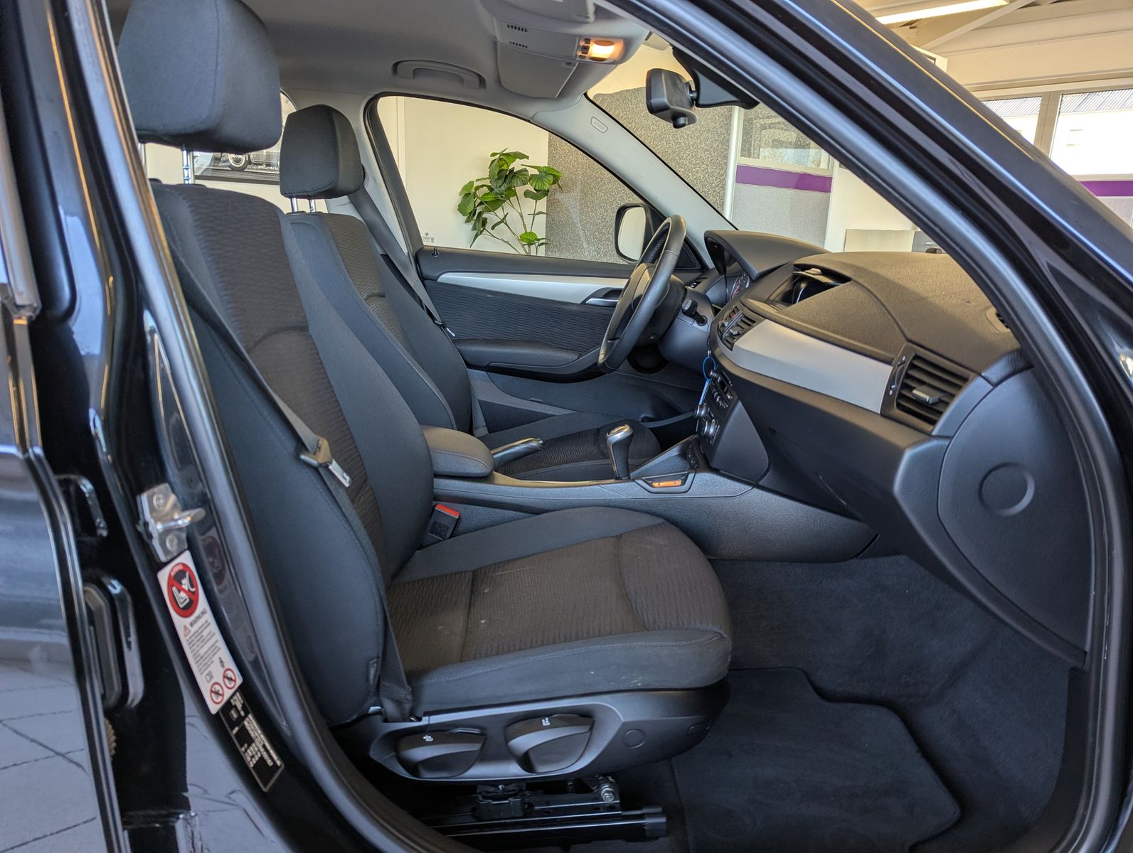 BMW X1 18 d x-Line Bi-Xenon Klimaautomatik Metallic - Image 16