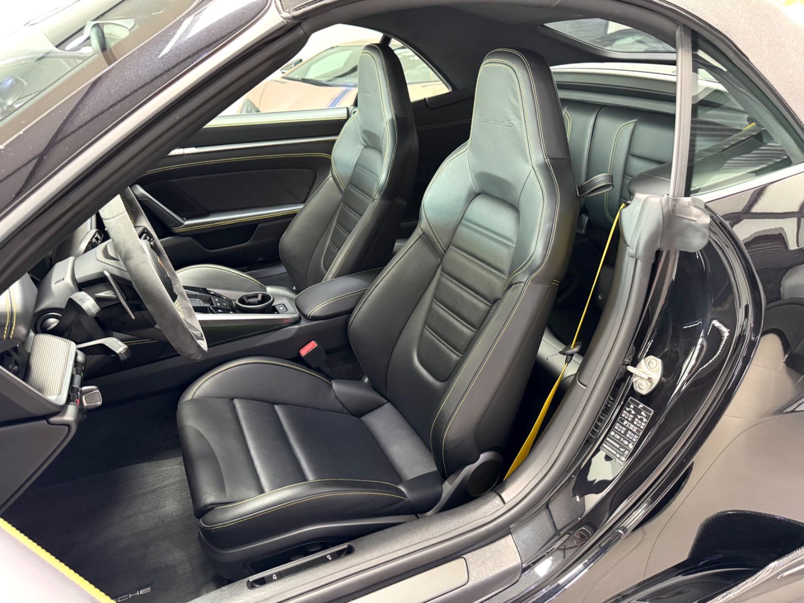 Porsche 992-911 TURBO S CABRIO BRABUS 820 STYLE-PACKAGE foto 18