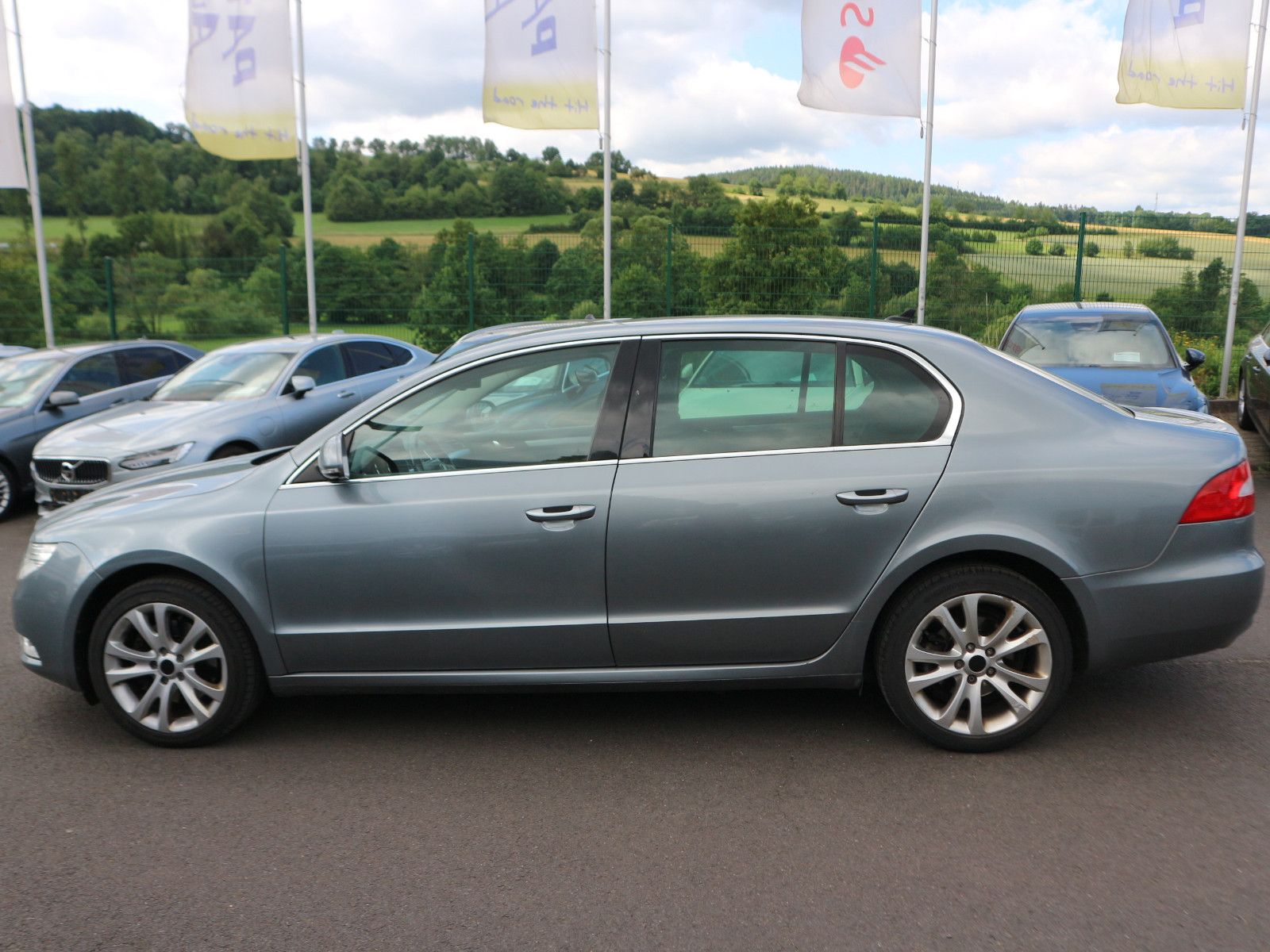 Fahrzeugabbildung SKODA Superb Family DSG GRA Xenon PDC SHZ