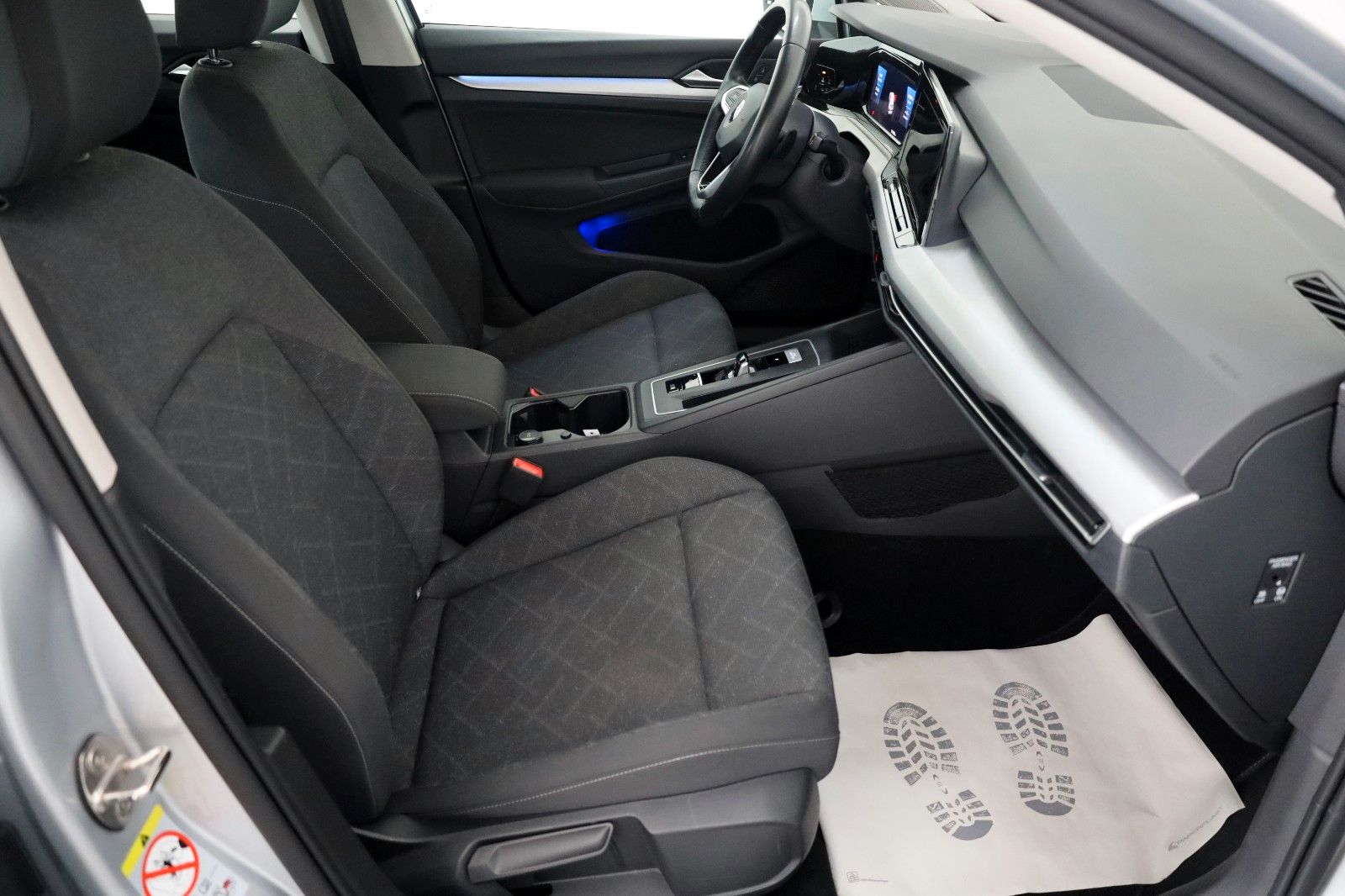 Fahrzeugabbildung Volkswagen Golf VIII Variant Life Navi,LED,PDC,Lane/Front A