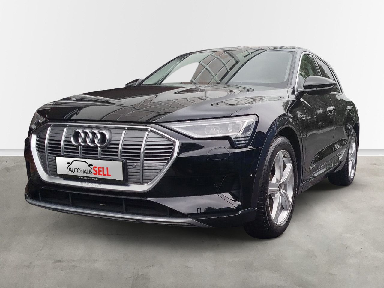 Fahrzeugabbildung Audi e-tron advanced 55 quattro 300 kW