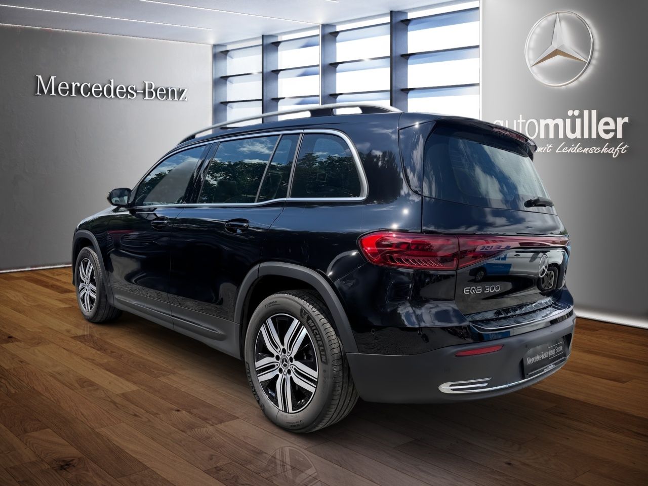 Fahrzeugabbildung Mercedes-Benz EQB 300 4M BONUS+AHK+FAHRASS+LHZ+CARPLAY+ALLRAD+