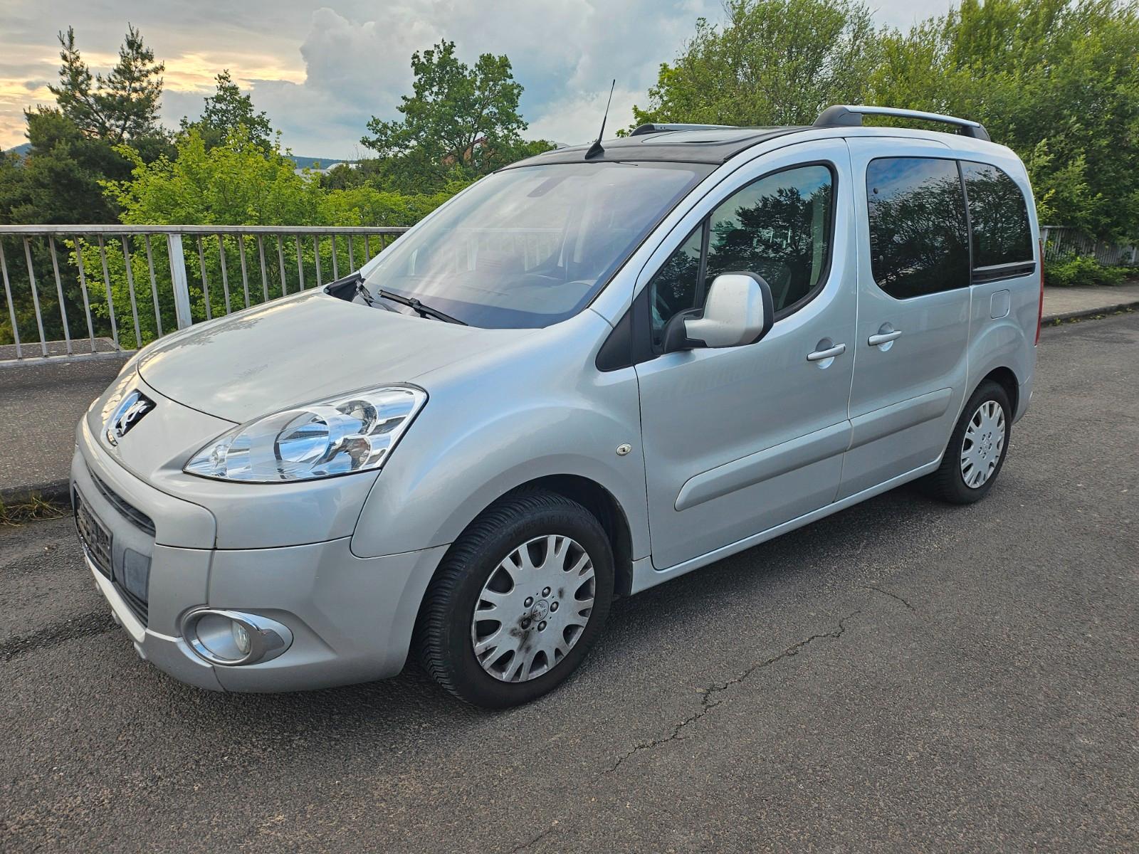 Peugeot Partner Tepee Premium 1,6 l HDI#1 HAND/NAVI/AHK#