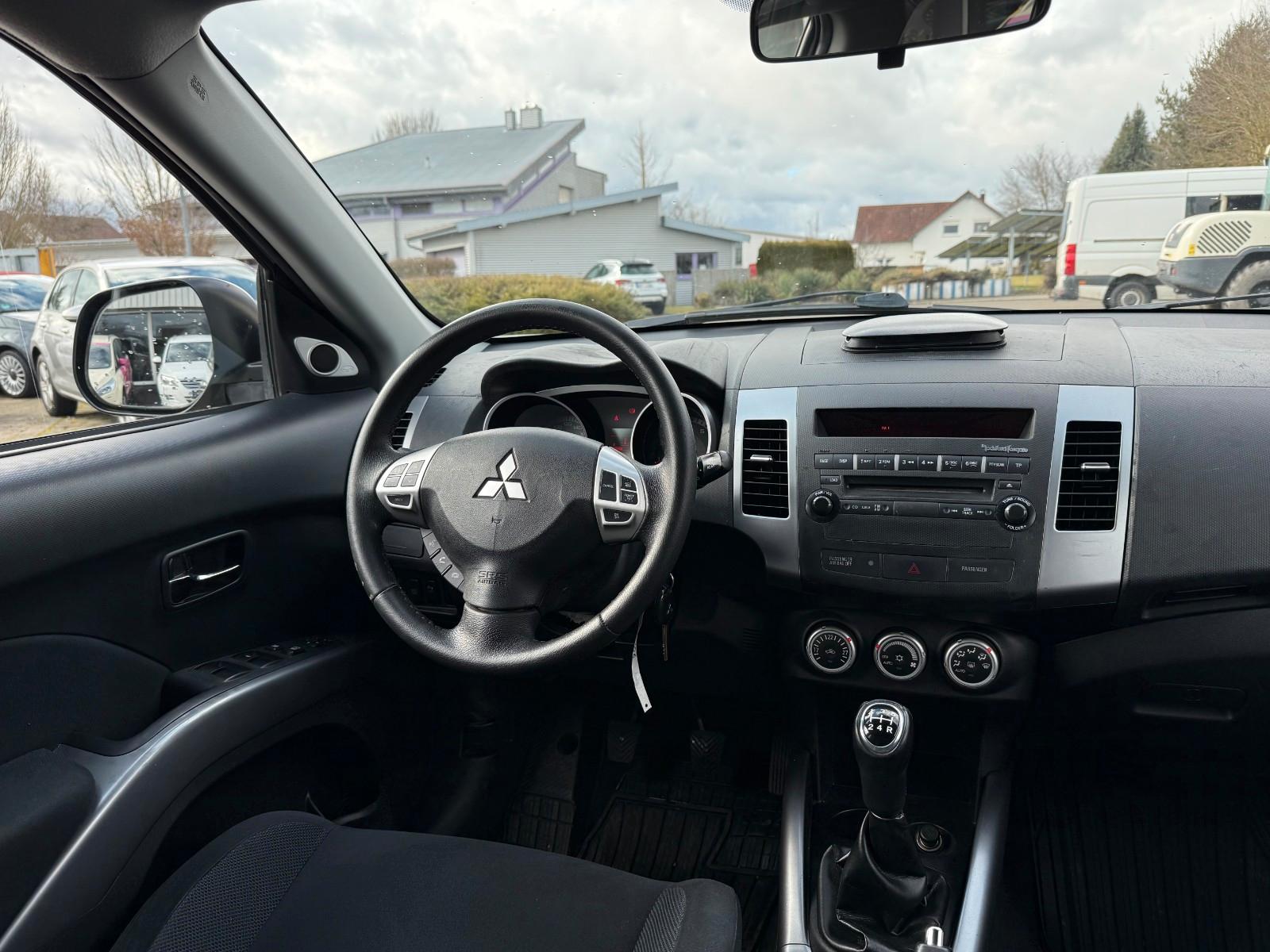 Mitsubishi Outlander 2.4-Allrad-Klima-7 Sitze-PDC-Tüv 07/28