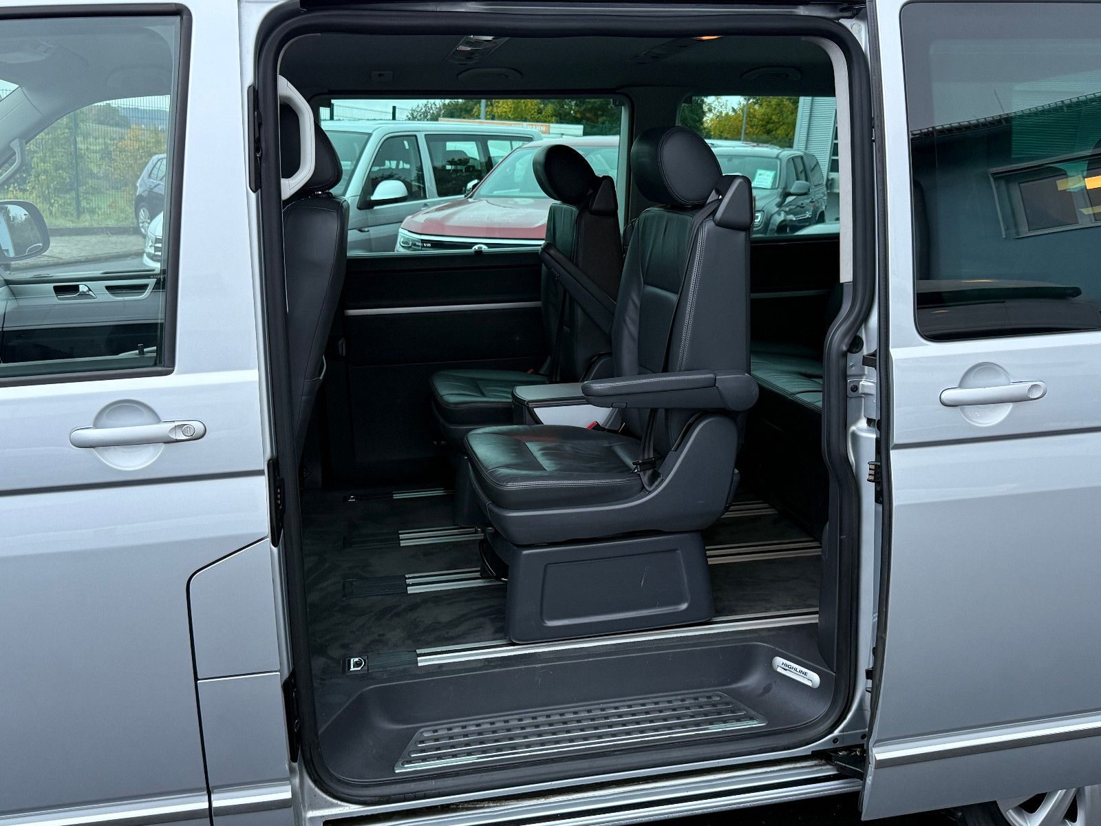 Fahrzeugabbildung Volkswagen T5 Multivan TDI DSG Highline AHK GRA Navi Kamera