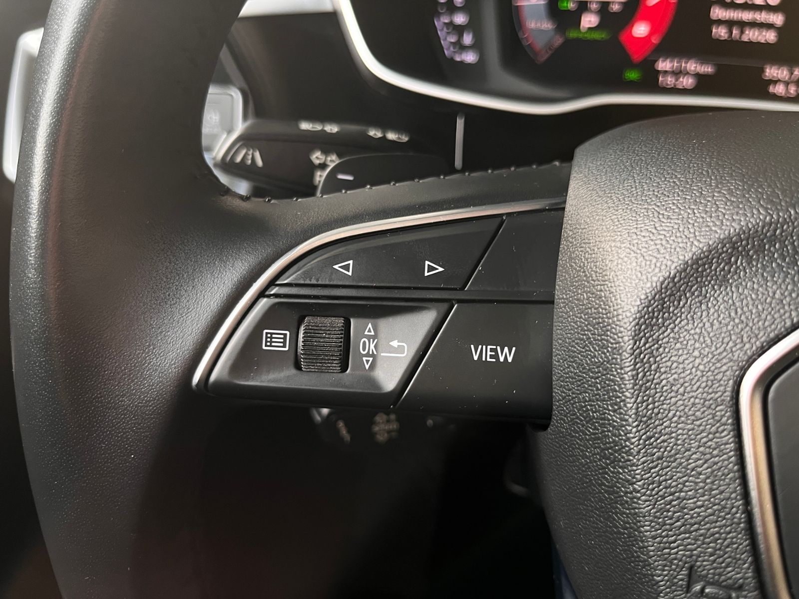 Fahrzeugabbildung Audi Q3 40 TFSI quattro advanced LED NAVI ALU