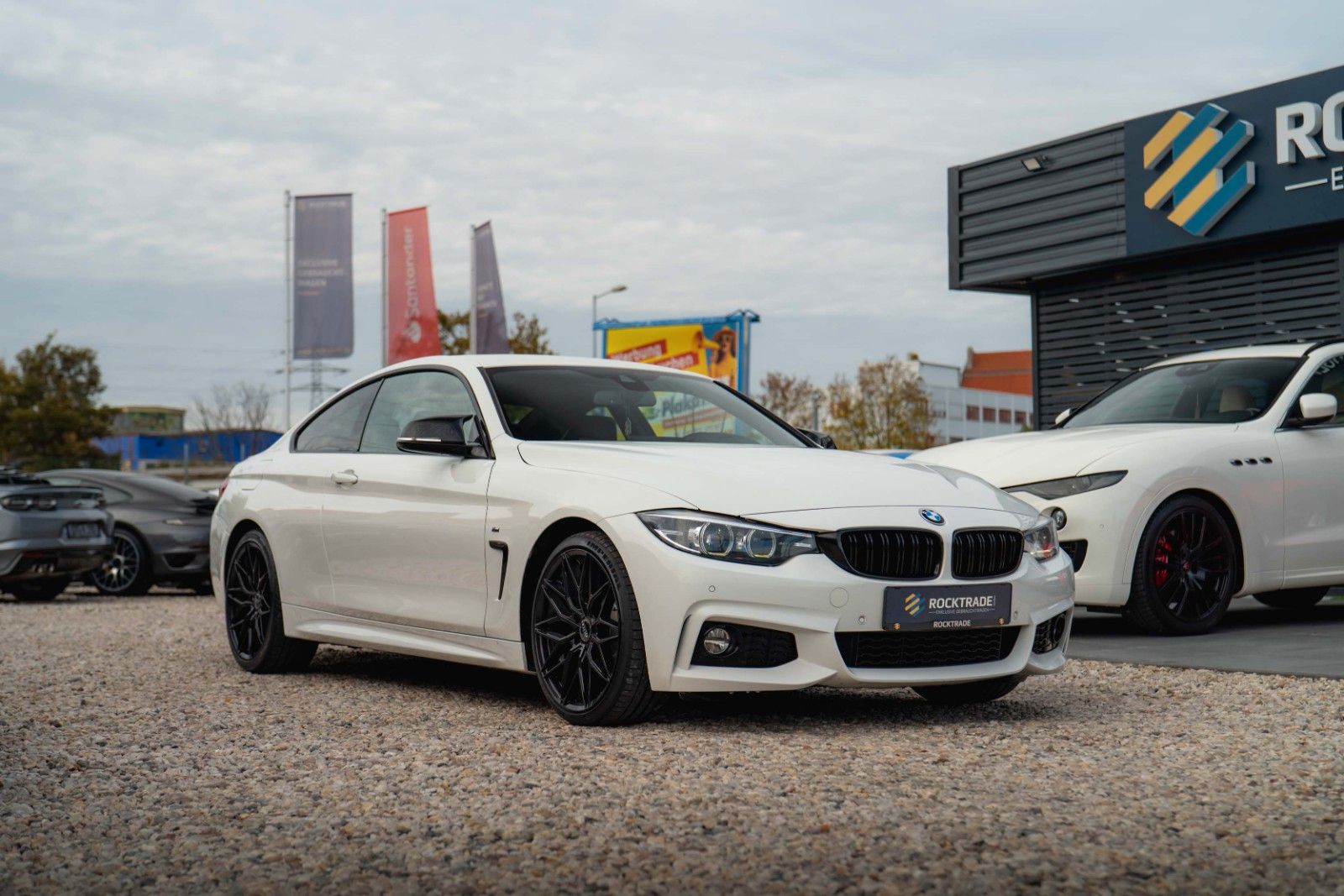 Fahrzeugabbildung BMW 420i M Sport Coupe Shadow Line Performance LCI