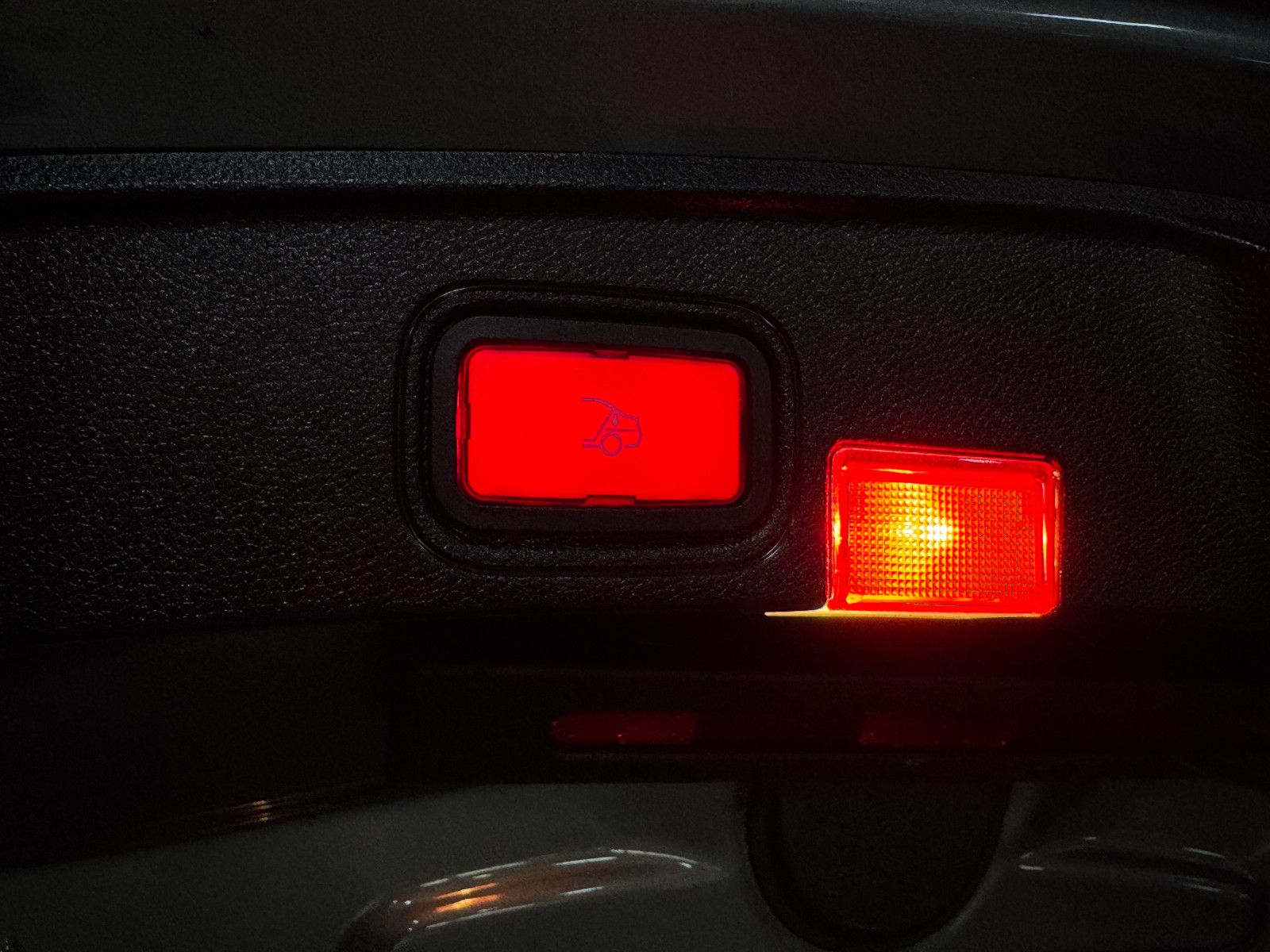 Fahrzeugabbildung Mercedes-Benz C 200 9GT CABRIO 2X AMG LINE AIRSCARF 360°KAMERA