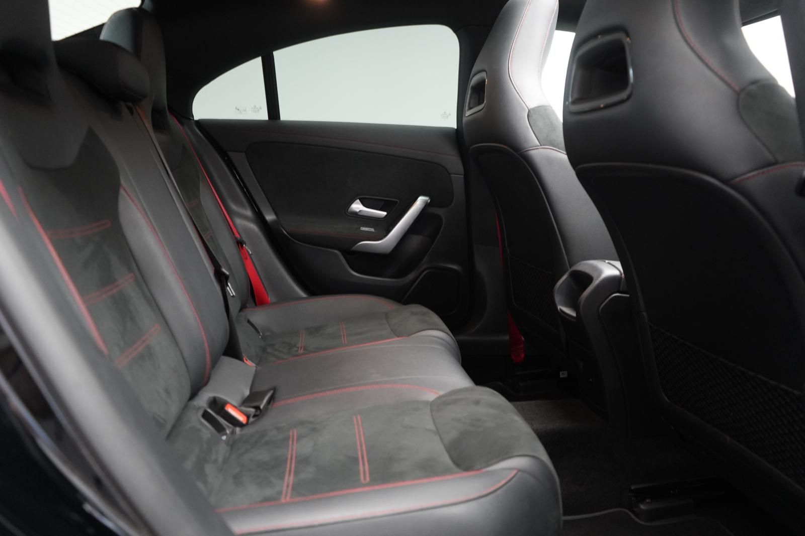 Mercedes-Benz CLA 35 AMG 4Matic Speedshift 7G-DCT Kamera Pano foto 17