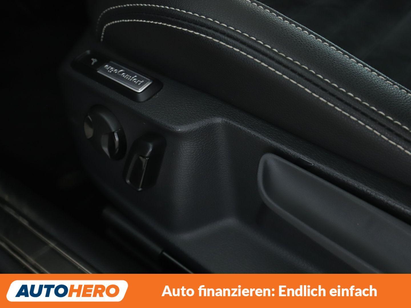 Volkswagen Passat 2.0 TSI Elegance Aut.*NAVI*PDC*SHZ*