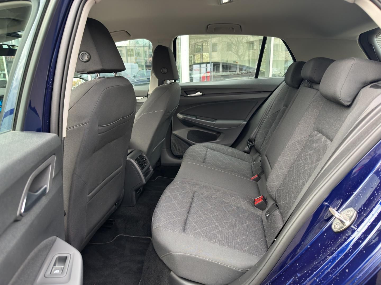 Fahrzeugabbildung Volkswagen Golf Life VIII 1.0 TSI,SHZ,RFK,ACC,Climatronic,T