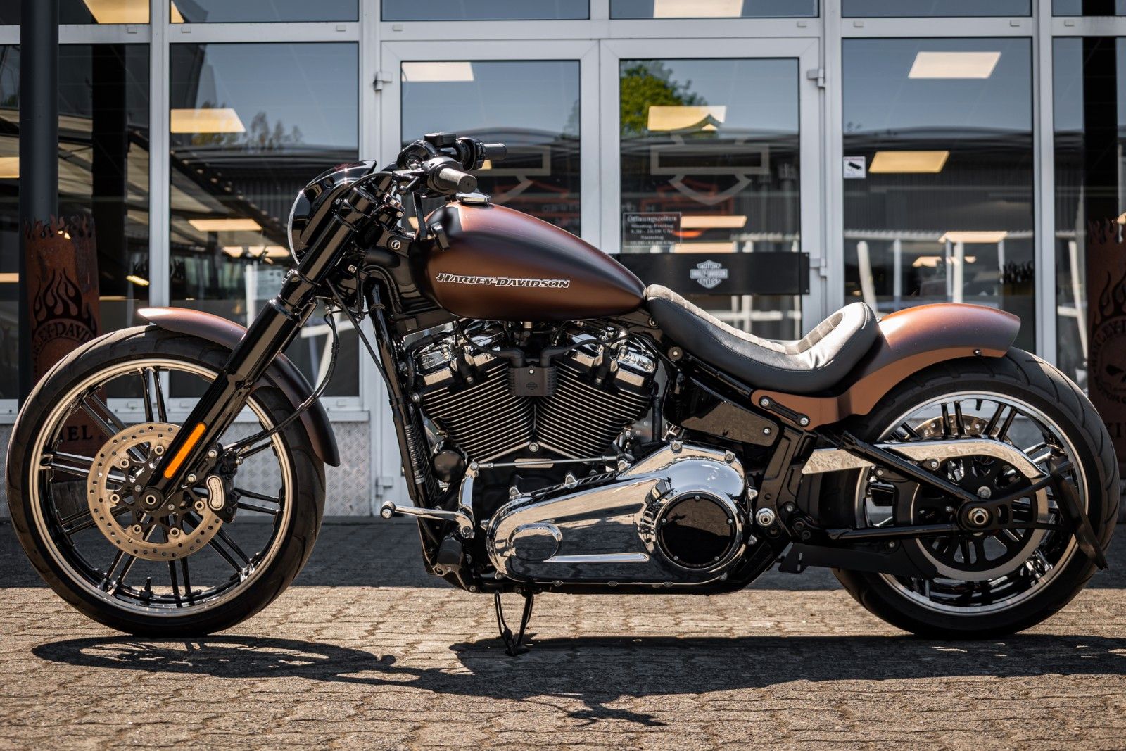 Fahrzeugabbildung Harley-Davidson BREAKOUT FXBR - Jekill & Hyde - Screaming Eagle