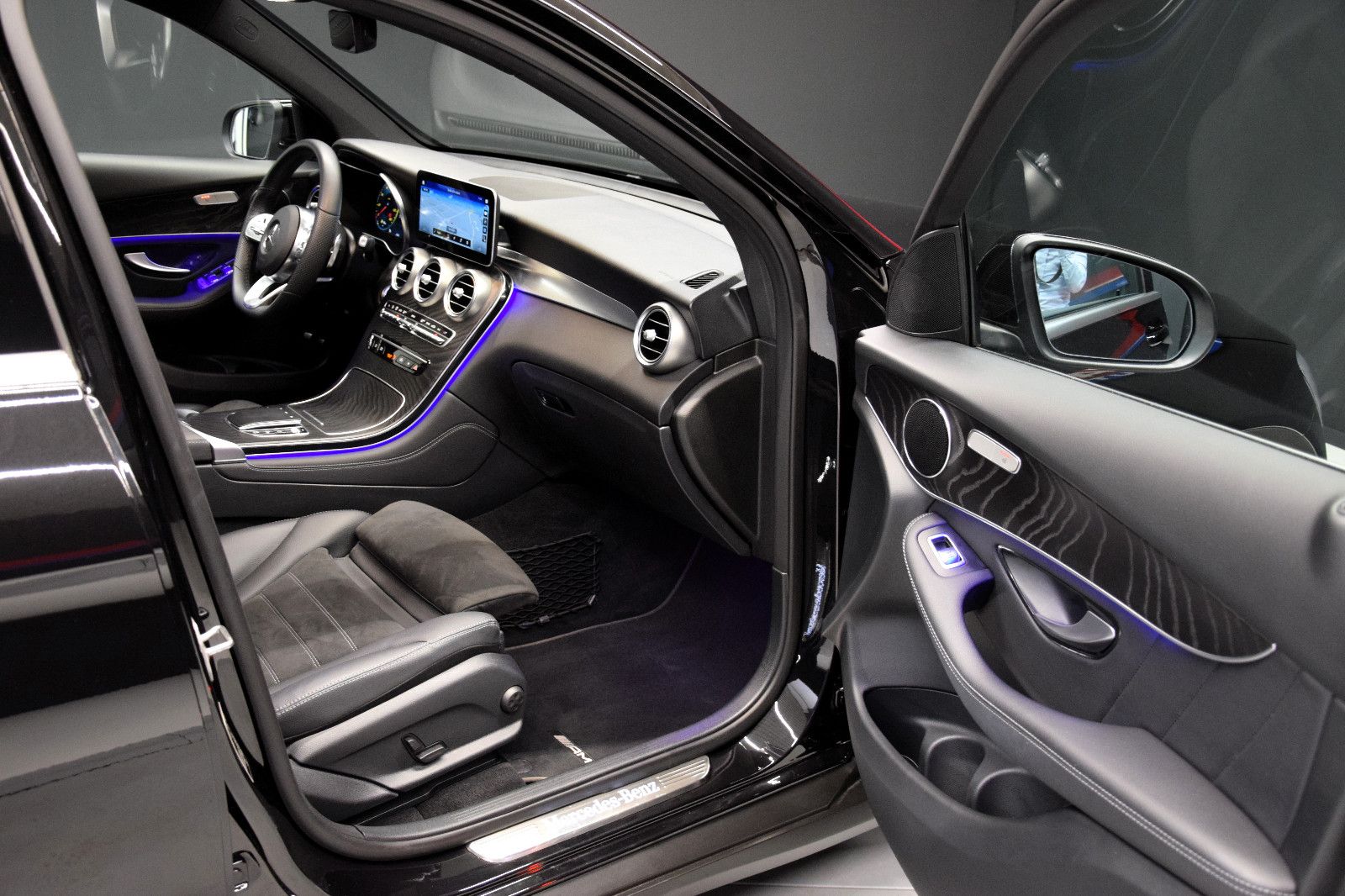 Fahrzeugabbildung Mercedes-Benz GLC 200 4Matic AMG Pano Kamera LED Tempomat