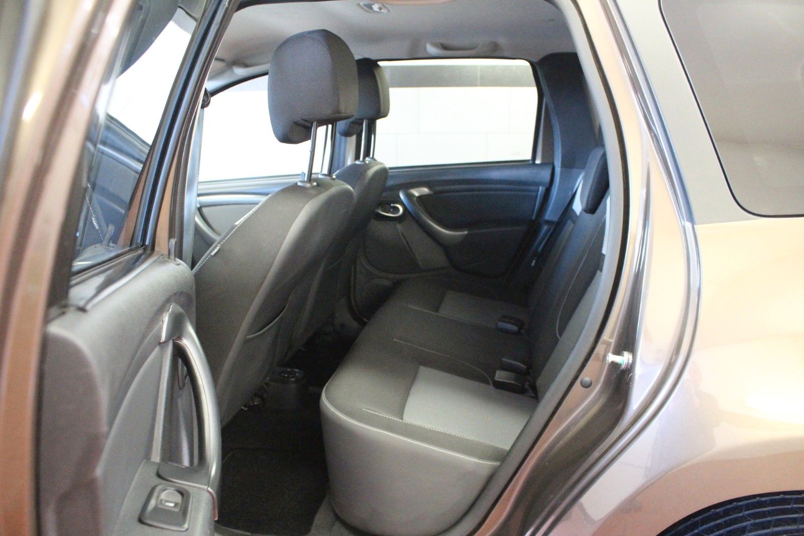 Fahrzeugabbildung Dacia Duster   SCE 115  Laureate   AHK *Navigation*