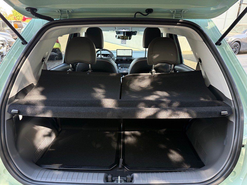 Fahrzeugabbildung Hyundai INSTER Lounge 49kWh 115PS Elektro-Komfort-Paket