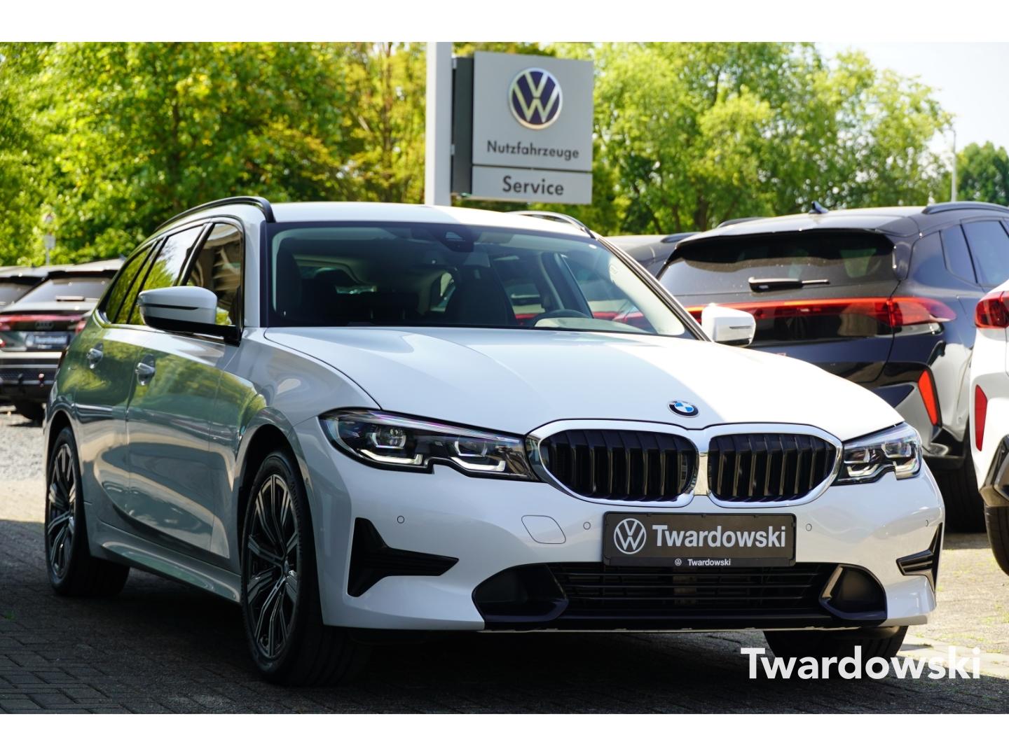 BMW 320 i Sport Line Park-Assistent Kamera AHK HIFI