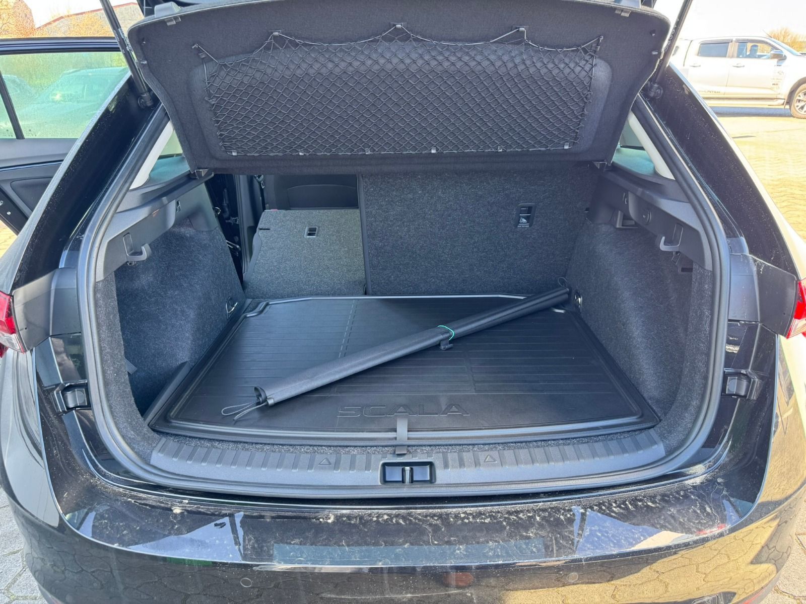 Fahrzeugabbildung SKODA Scala Tour DSG*Matrix*RFK*NAVI*SideAss*ACC*