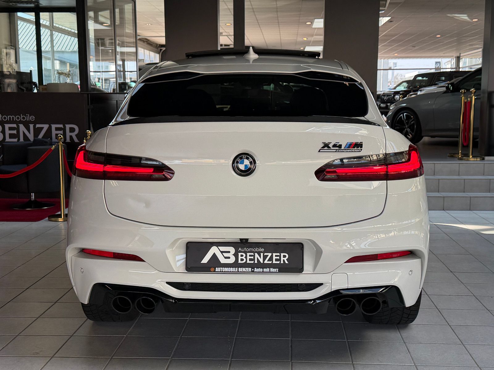 Fahrzeugabbildung BMW X4 M Competition/HUD/HARMAN-KARDON/S-DACH/AMBIEN