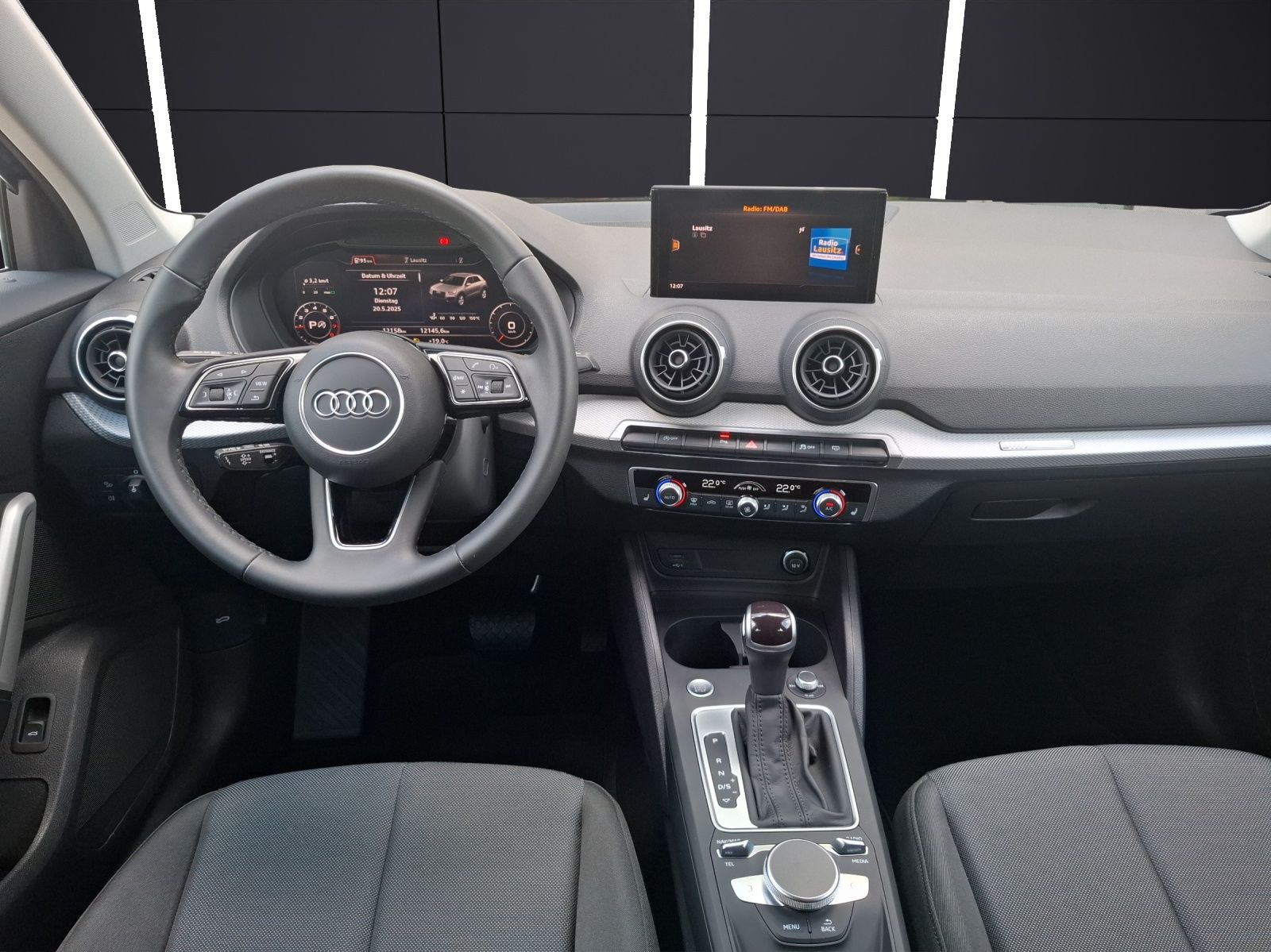 Fahrzeugabbildung Audi Q2 35 TFSI advanced S-tronic Matrix AVC Navi ACC