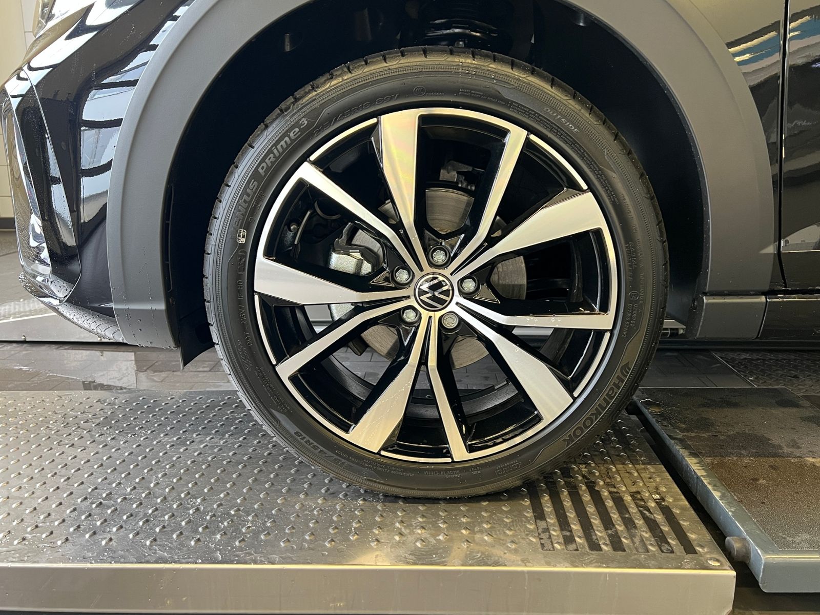 Fahrzeugabbildung Volkswagen Taigo R-Line 1.5 TSI DSG *AHK, Navi, "IQ.DRIVE"*