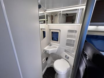 Westfalia Columbus 600 E 140 PS Automatik Skyview SOLAR