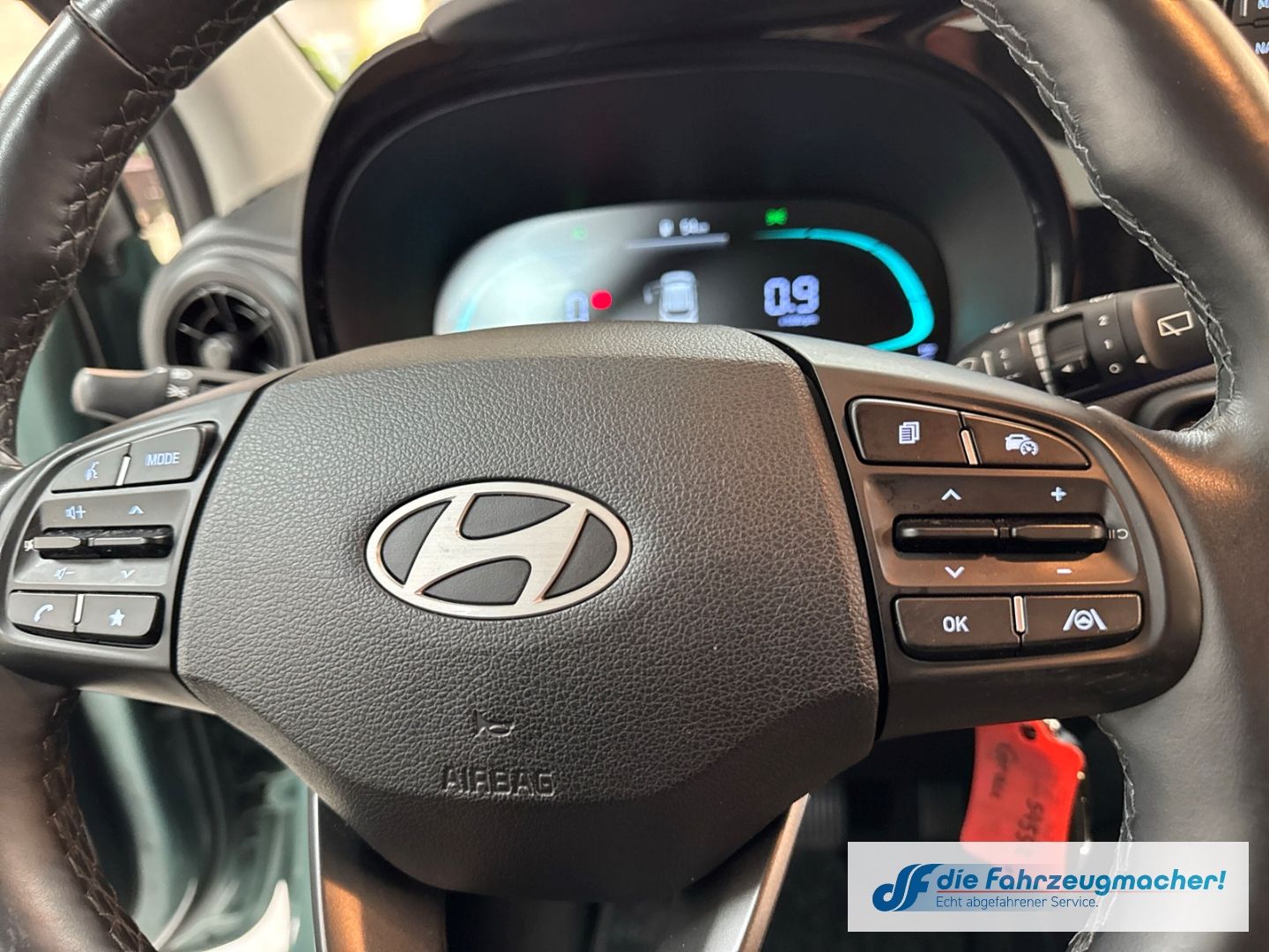 Fahrzeugabbildung Hyundai i10 Trend Navi Apple CarPlay Android Auto Musiks