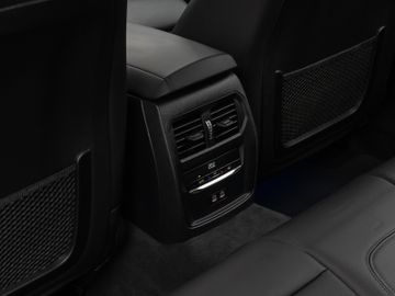 Fahrzeugabbildung BMW 320d xDr Tour Luxury Line AHK HiFI Laserlicht