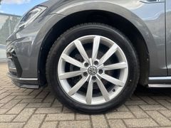 Fahrzeugabbildung Volkswagen Golf VII 1.5 TSI DSG R-Line LED NAVI SHZ ACC