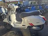Vespa GTS 300 ABS ASR Racing Sixties limitiert - VESPA WEIß