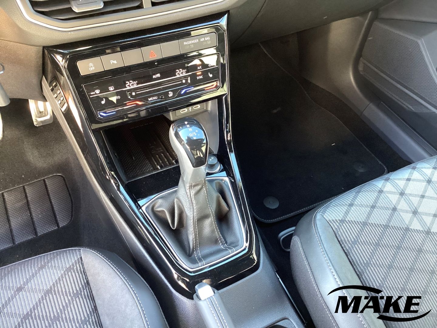 T-Cross R-Line 1.0 TSI DSG ACC RFK LED SHZ APP