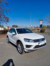 Volkswagen Touareg 3.0 V6 TDI BMT Pano,Luft,Sthzg,LED,R-lin - Volkswagen Touareg: R