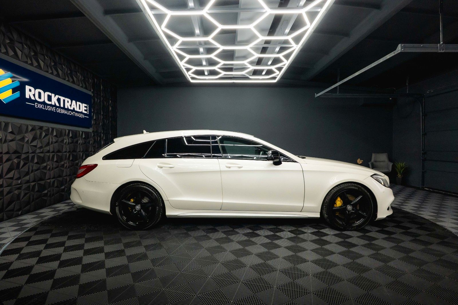 Fahrzeugabbildung Mercedes-Benz CLS 400 Shooting Brake AMG Night-Paket Designo