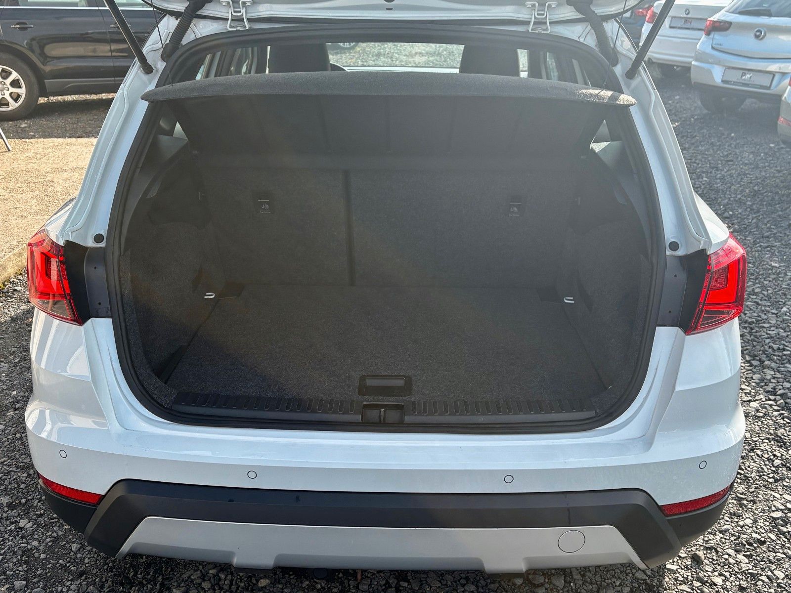 Fahrzeugabbildung SEAT Arona 1.0 Xcellence 85kW Navi SHZ PDC 1.HAND