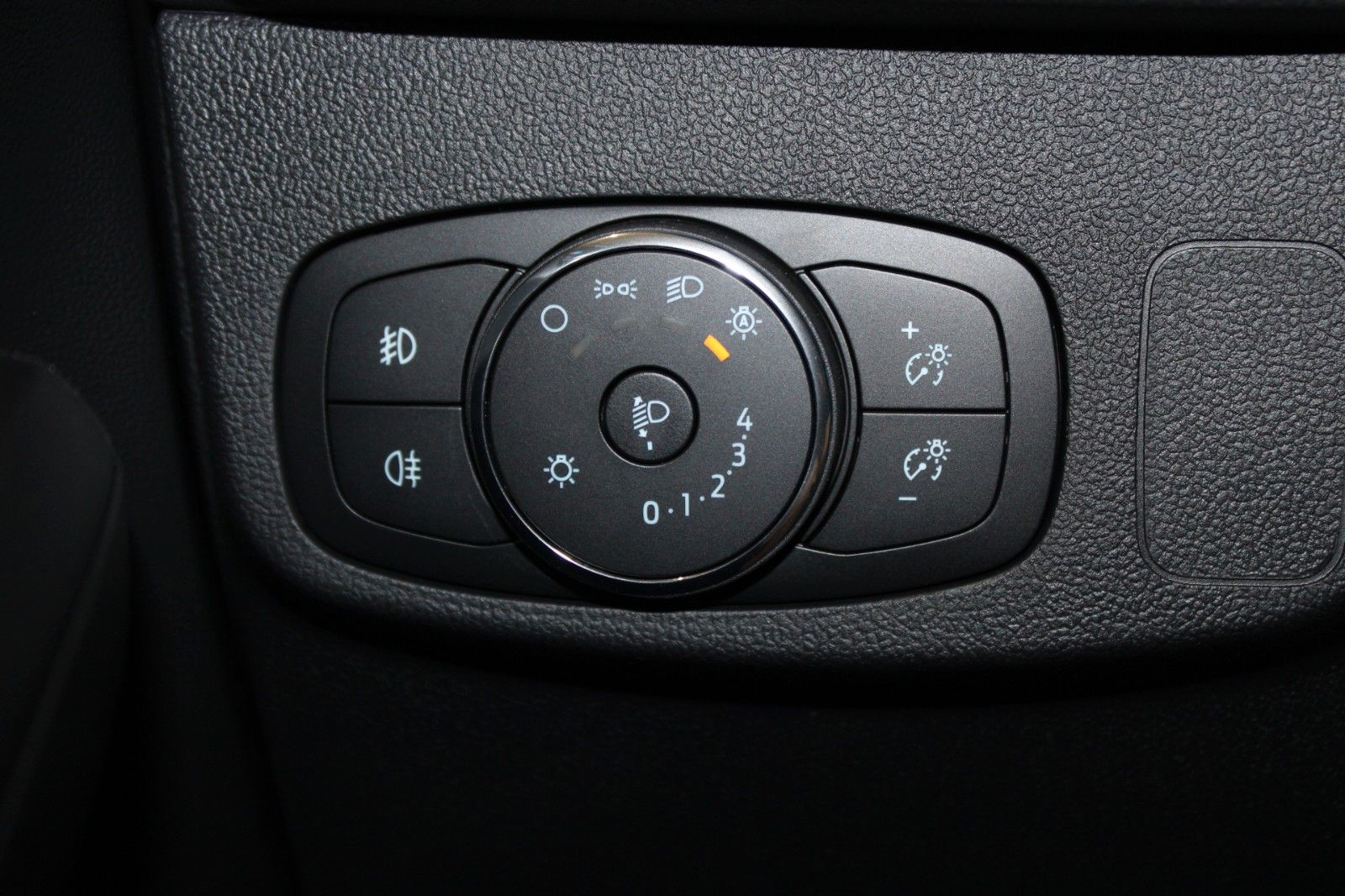 Fahrzeugabbildung Ford Focus Hybrid ST-Line X Automatik Top Ausstattung