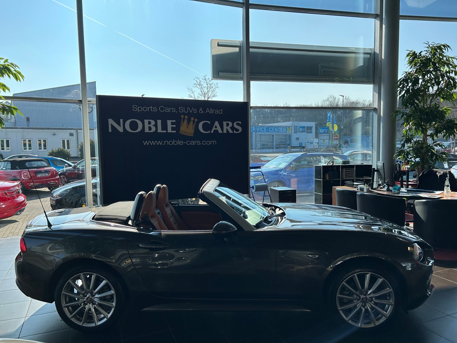 Fahrzeugabbildung Fiat 124 Spider Lusso BOSE RFK KLIMA NAVI SHZ