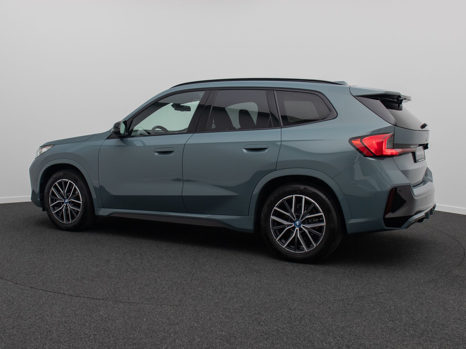 Fahrzeugabbildung BMW iX1 xD30 M Sport Alarm 360&deg; HUD DAB H/K Panorama