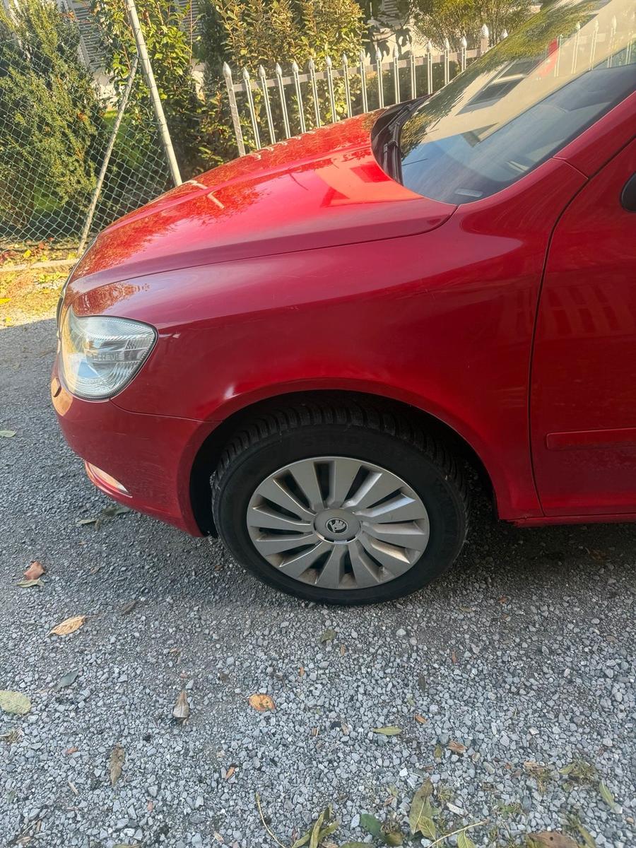Volkswagen Polo 2010 — engine 105 HP (77kW)
