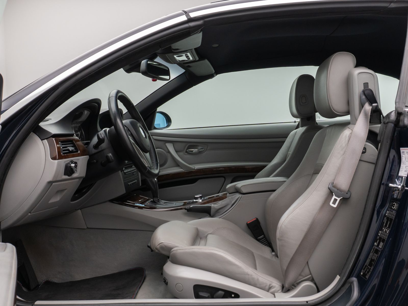 Fahrzeugabbildung BMW 320i Cabrio PDC Navi Sitzhzg Xenon 8fach Sport