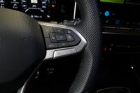Volkswagen Golf VIII 2.0TSI DSG 4Motion R-Line Pano AHK DCC